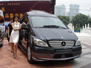 奔驰商务房车系列在京上市，豪华科技引领出行新风尚